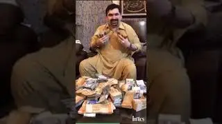 Pakistani man flaunting loads of cash