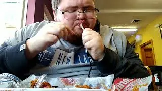 GINO'S PIZZA AND SPAGHETTI HOUSE UNOFFICIAL 10 WING CHALLENGE #manvfood