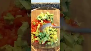 Питательный, полезный и вкусный салат на обед или ужин.