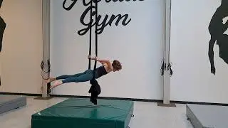 Aerial silks knot tricks: Swan