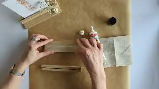 Kartenhalter aus Holzleisten