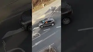 Warum schaut BMW Fahrer nach links?Hat er Kopfweh?#driving #truck#funny#drivingcommunity #society