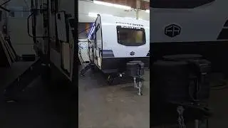 Обзор автодома Surveyor 260BHLE 2026 года | Семейный туристический прицеп с двухъярусными кроватями