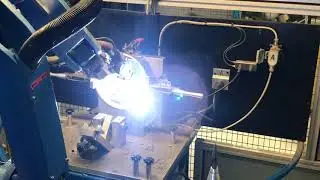 TIG welding robot
