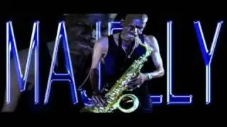 Majelly performing 