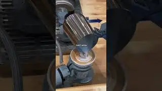 Robot makes lattes! 🤖☕️🫶🏼 #robot #artlycoffee #artly #airobot #robotbarista #coffee