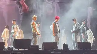 ENHYPEN - BROUGHT THE HEAT BACK | COACHELLA 2025 WEEK 1: Front Barricade Fancam 4K 250412