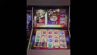 Esta maquina estaba dando muchos bonos. .Jueguen responsablemente. Play responsibly.