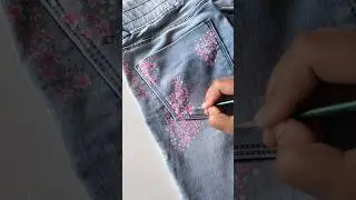 Painting on my jeans 💗 #shorts #ytshorts#viralvideo #acrylic#diy#shortsfeed#art #trending#artshorts