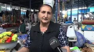 Marneuli bazarının satıcıları bazarın girişindəki küçə satıcılarından narahatlıqlarını bildirirlər