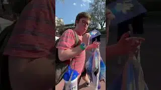 Did you know that you can mail a postcard from the Magic Kingdom? (The 1-Minute Vlog! #1)
