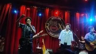 Casi sin querer &mdash; The FAM. The Roxy Bar 