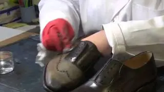 Patine chaussures : &eacute;tape d&eacute;capage