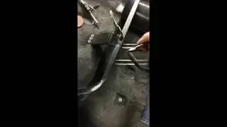 Seat retainer brackets