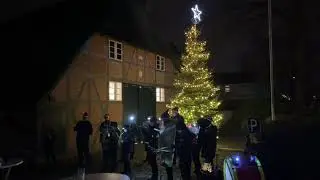 Musikzug der Freiwilligen Feuerwehr Braak spielt Weihnachtslieder in Stapelfeld