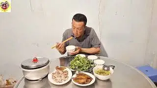 Bữa cơm tối rau má thịt luộc cá chiên chấm muối ớt chanh mời cả nhà cùng thưởng thức
