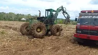 Proses Muat Tebu mengunakan  Grab Loader Jhondree 1850 Pabrik Gula Camming KAB BONE. 