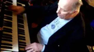 Mike Carr demonstrating Hammond B3 organ_Blues in F