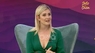 Moderatoria Alma &Ccedil;elaj rr&euml;fen miq&euml;sin&euml; e ngusht&euml; me moderatoren Enxhi Biba: U njoh&euml;m n&euml; televizion