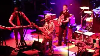 MonoNeon opening for Primus... 