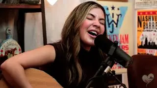 Андреа Васкес - Waste of Gas (студийное выступление)