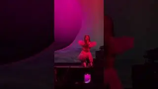 Ariana Grande - R.E.M. (4K, Live in Miami @ American Airlines Arena)