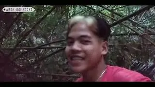 Mencari bambu untuk meriam karbit.