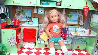 OG Doll Cooking in the Camper Van - PLAY DOLLS