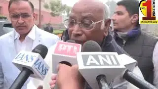 VB G Ram G Bill Controversy: Mallikarjun Kharge का बड़ा बयान, बोले- ये लोगों के हक को छीन रहे हैं.