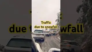Snowfall blocked the traffic in Dhanolti-Mussoorie, Uttarakhand.