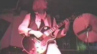 The Violettes - She Still Stands