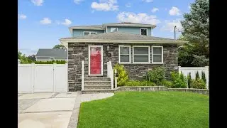 House For Sale in Merrick