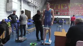 Взвешивание борцов до 79 кг.