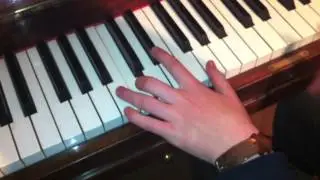 Sherlock Theme Tune (Piano Tutorial)