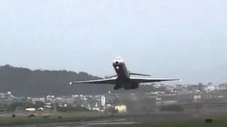 2014-06-22 遠東航空Fareastern Air Transport FE8861 TSA松山-金門KNH MD-82 Take off rwy 28