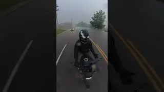 Didn&rsquo;t see the pothole at the end until the last second 😭 #shorts #motorcycle #bike #venom #rain