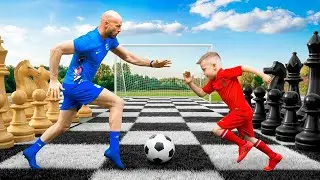 Мы играли в футбол в самых безумных местах!