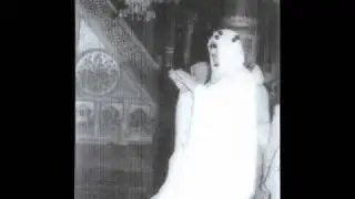 الملك سعود يأم المصلين فى المسجد النبوي  الشريف