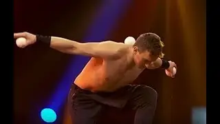 Artistic juggling feat | CCTV English