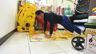 白教練之 連續伏地挺身第61天來到總數105.