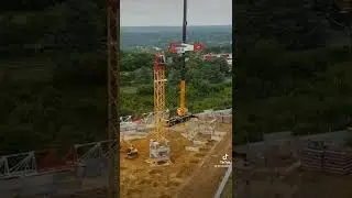 Montage de grue &agrave; tours