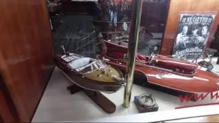 PRETENTIOUS UPPER MIDDLE CLASS BRISBANE - Brisbane Arcade