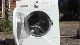 Lab Test : Throwing camera in washing machine goes wrong - Destroys the washer
