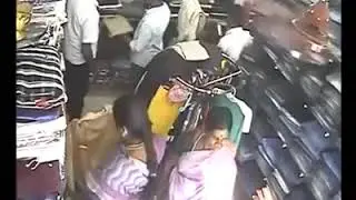 How the Ladies have theft Sarees in shopping malls
