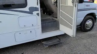 lot 415 2002 Jamboree Ford E-450