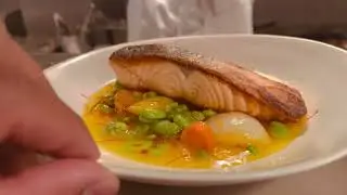 crispy skin salmon, fava bean & sweet peas stew, spring onion, saffron Salm&oacute;n de piel crujiente,