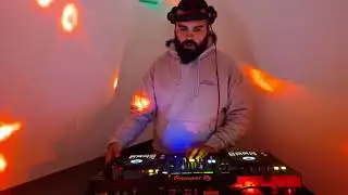 DANN B - NOVE3CINCO RADIO
