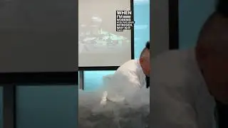 Брызги жидкого азота на руку