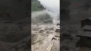 Naran kaghan Flood today #news #floodinpakistan #travel #narankaghan  #today #raning #azadkashmir
