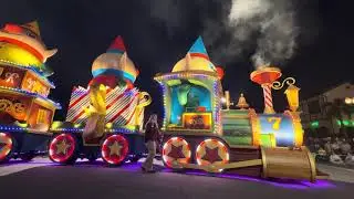 ShowAlong Videos - Universal’s Holiday Parade Featuring Macy’s at Universal Studios Orlando